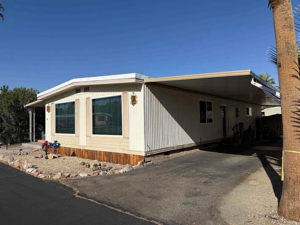 1010 Palm Canyon Drive 10