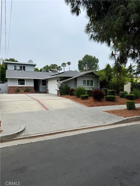 Photo of 22814 Collins ST, Woodland Hills, CA 91367 (MLS # MB26097221)