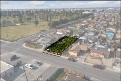 Photo of 1104 Virginia Avenue, Bakersfield, CA 93307 (MLS # SR26045219)