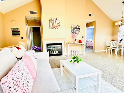 Photo of 161 Seaway Ct Ct, Hercules, CA 94547 (MLS # 41129519)