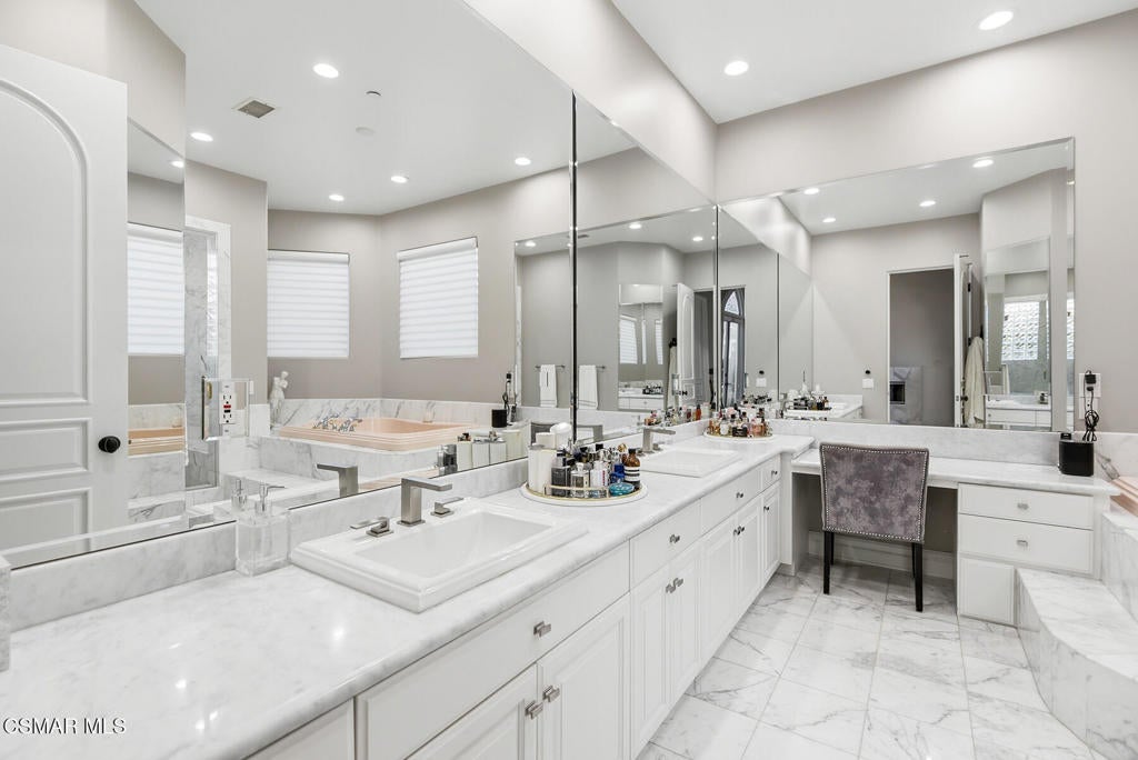 Westlake Village, California, 91362, United States, 5 Bedrooms Bedrooms, ,5 BathroomsBathrooms,Residential,Active,2027051