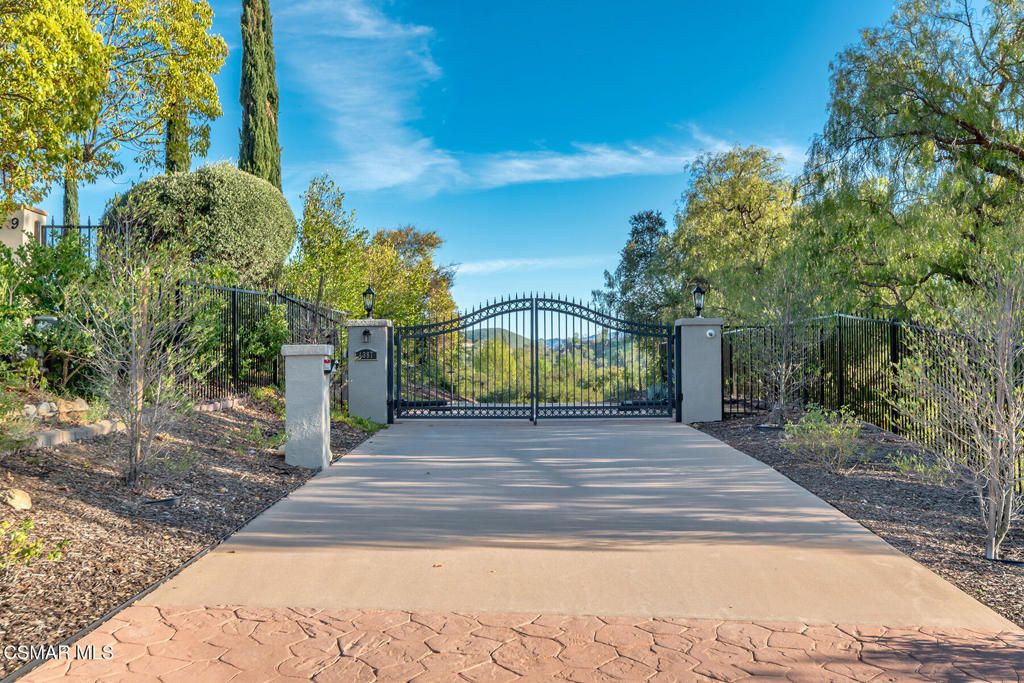Photo of 4387 Rayburn Street, Westlake Village, CA 91362 (MLS # 226001231)