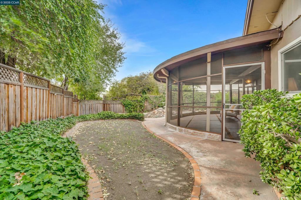 SHERMAN ACRE - Residential