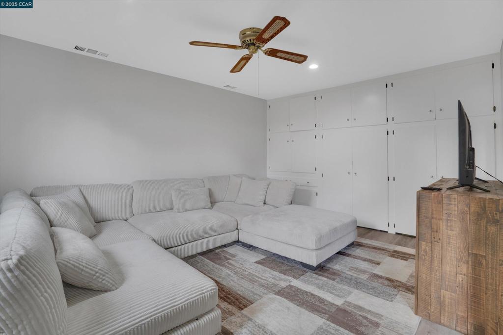 SHERMAN ACRE - Residential