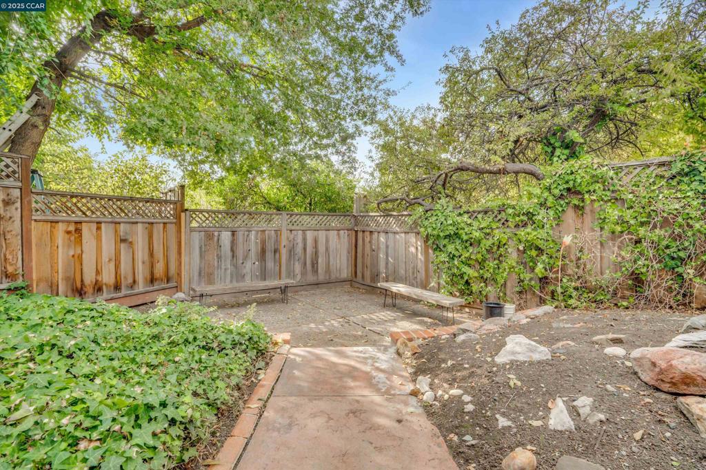 SHERMAN ACRE - Residential