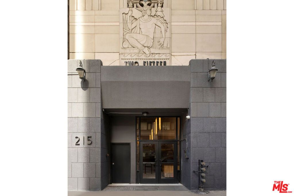 Photo of 215 W 7th Street #1302, Los Angeles, CA 90014 (MLS # 26665605)