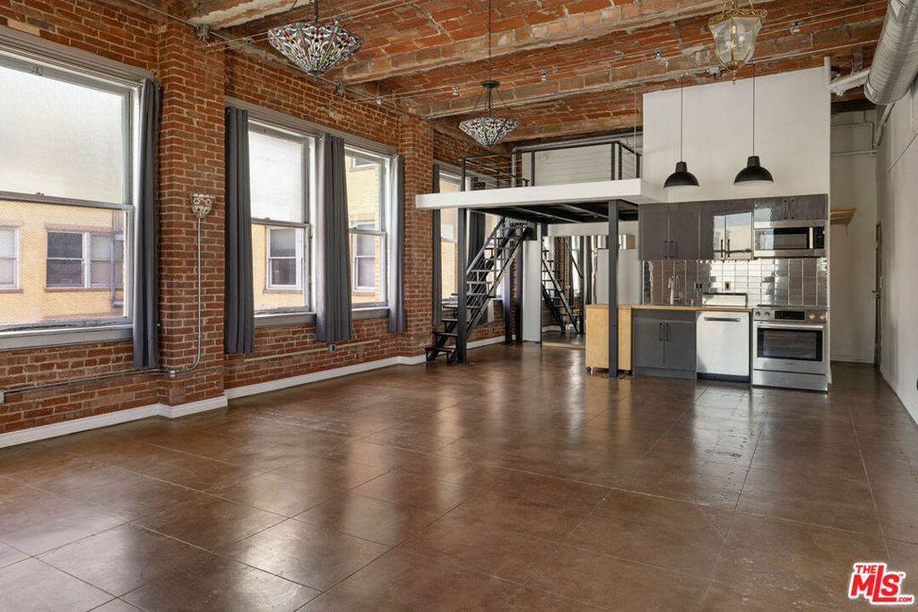 Photo of 215 W 7th Street #1302, Los Angeles, CA 90014 (MLS # 26665605)