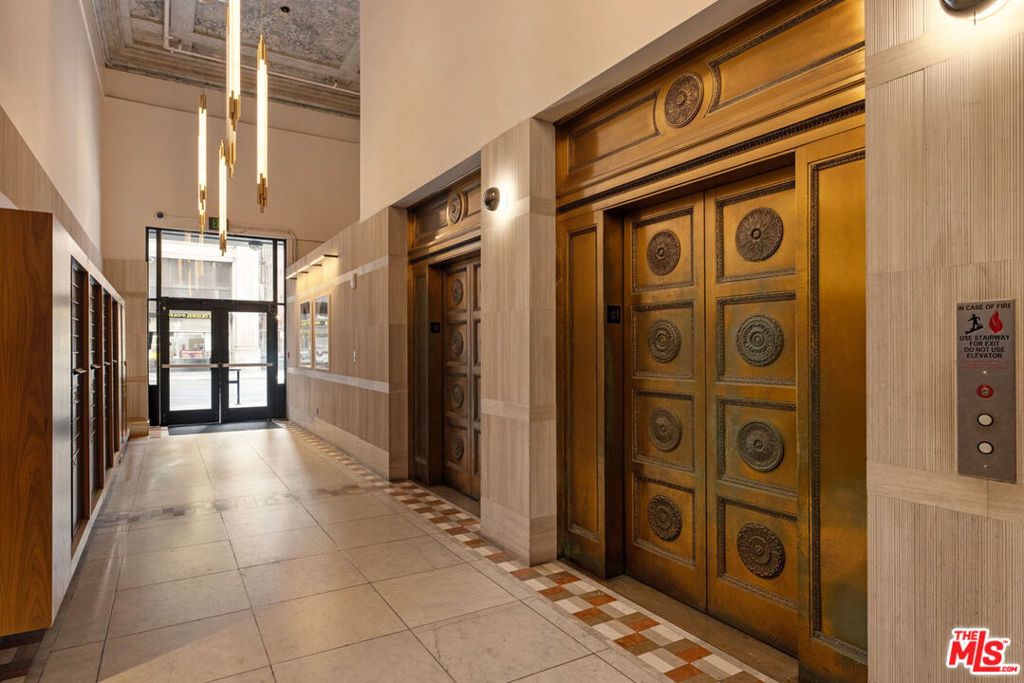 Photo of 215 W 7th Street #1302, Los Angeles, CA 90014 (MLS # 26665605)