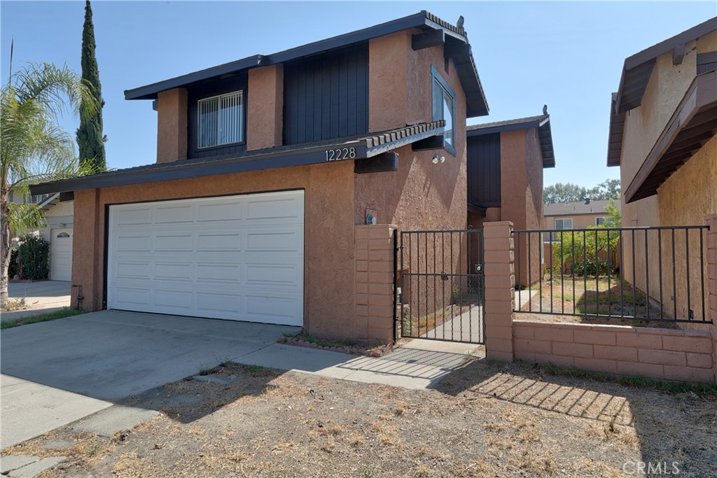 Move-in ready, home
Renovated 3 years ago. Nice-sized yard.
This 4-bedroom and 2.5-bathroom two-story home is located in a quiet cul-de-sac at the Briarcliff Community in North Hollywood.
Easy freeway access and close to restaurants and shops, plus a short drive to Burbank, Glendale, and NoHo.