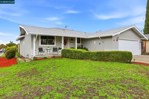 Photo of 213 Markham Avenue, Vacaville, CA 95688 (MLS # 41117580)