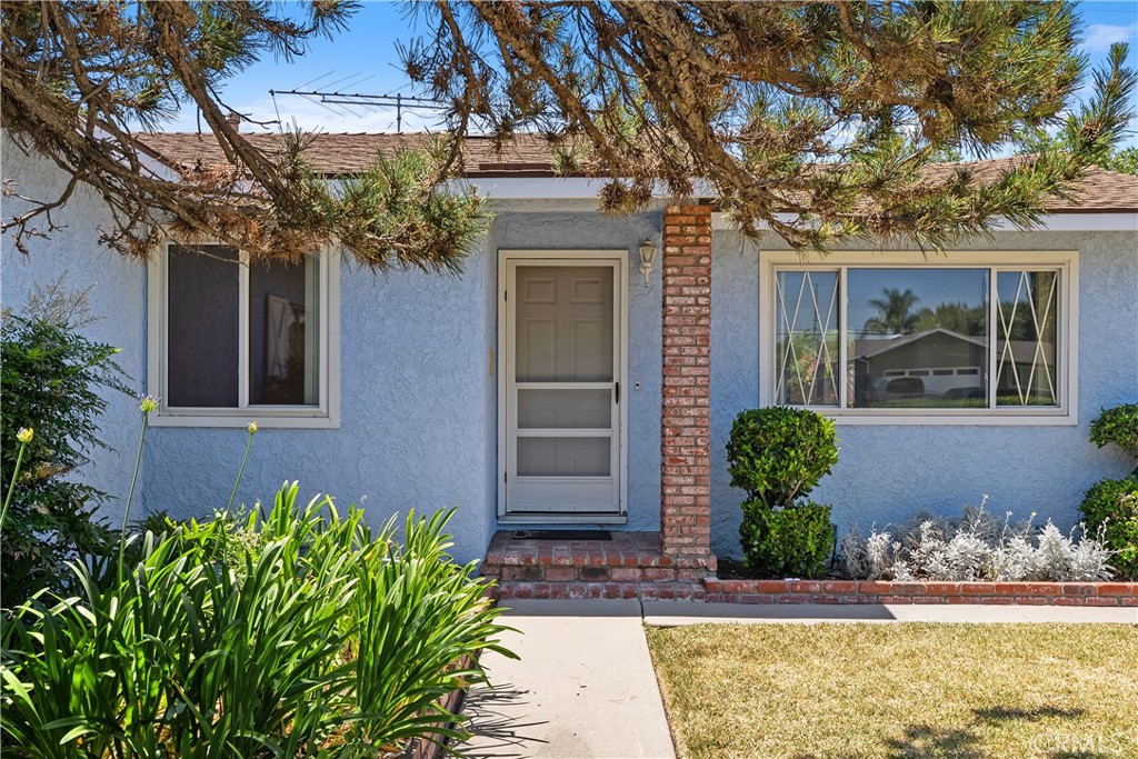 11747 Hollyview Drive