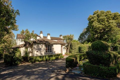 Photo of 420 El Arroyo Road, Hillsborough, CA 94010 (MLS # ML82046653)