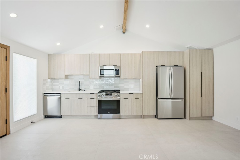 Be the first to live in this newly built ADU situated within a prime Sherman Oaks location. This ADU offers maximum privacy with its own separate entrance, a private patio, and your own private yard. Equipped with two spacious bedrooms, two luxurious bathrooms with high-end finishes, and showcasing high ceilings throughout and skylights which bring in natural light. Home features an open floor plan and modern amenities. Custom modern kitchen with new stainless steel appliances and quartz countertops. Spacious master bedroom with walk-in closet space, sliding door to yard and indulging bathroom. Private yard with ample space to entertain and enjoy throughout the year. Home offers in-unit laundry machines. Centrally located just minutes from Ventura Blvd, shops, restaurants, and top rated schools.