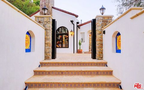 Photo of 2570 Nichols Canyon Road, Los Angeles, CA 90046 (MLS # 26659013)