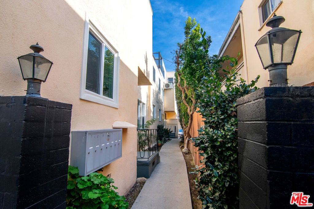 Photo of 344 S Rexford Drive #7, Beverly Hills, CA 90212 (MLS # 26998525)