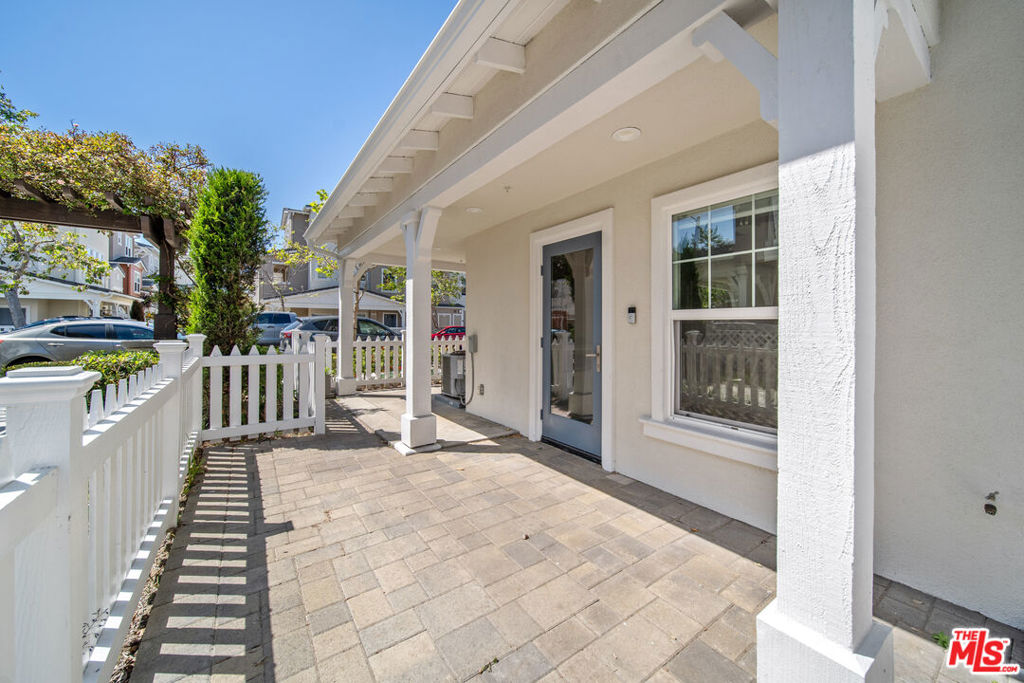 3763 Islander Walk