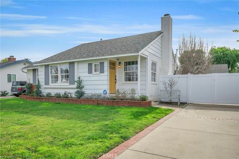Photo of 13958 Morrison Street, Sherman Oaks, CA 91423 (MLS # SR26039437)