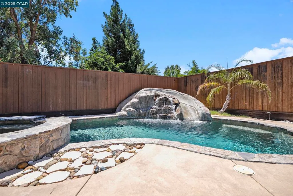 Concord, California 94519, United States, 3 Bedrooms Bedrooms, ,2 BathroomsBathrooms,Residential,Active,184456