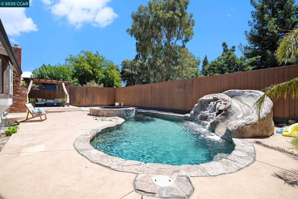 Concord, California 94519, United States, 3 Bedrooms Bedrooms, ,2 BathroomsBathrooms,Residential,Active,184456