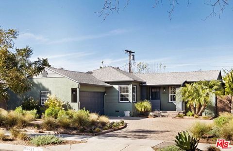 19021 Erwin Street Tarzana CA 91335