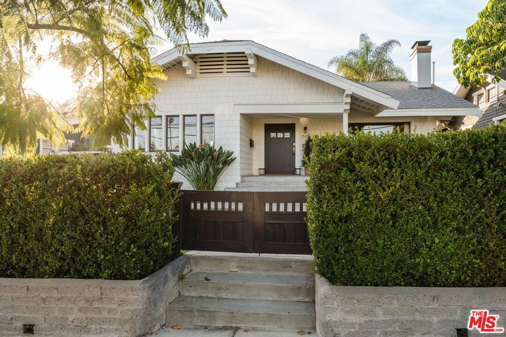 1535 N Gardner Street