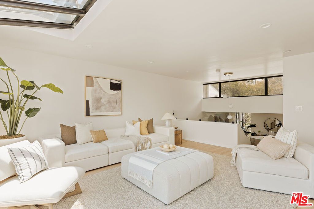 Photo of 25 Sea Colony Drive, Santa Monica, CA 90405 (MLS # 26836337)
