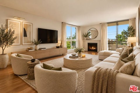 Photo of 911 N Kings Road #310, West Hollywood, CA 90069 (MLS # 26999847)
