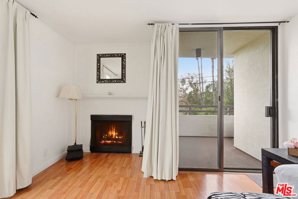 Photo of 911 N Kings Road #310, West Hollywood, CA 90069 (MLS # 26999847)