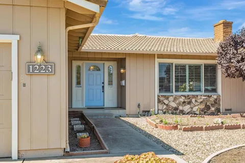 1223 La Canada Way, Salinas, CA 93901 - MLS#: ML82020422