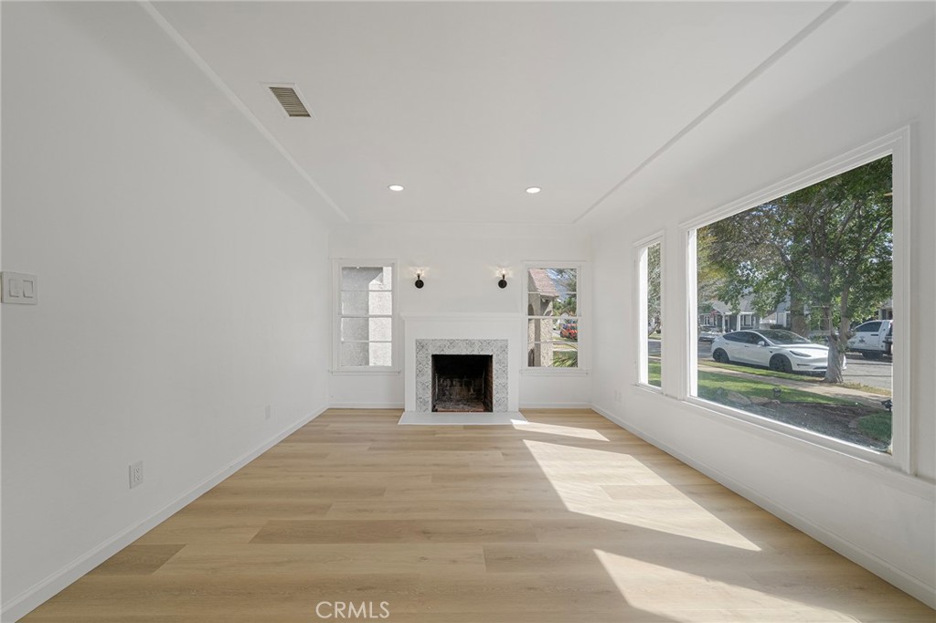 2854 N Pershing