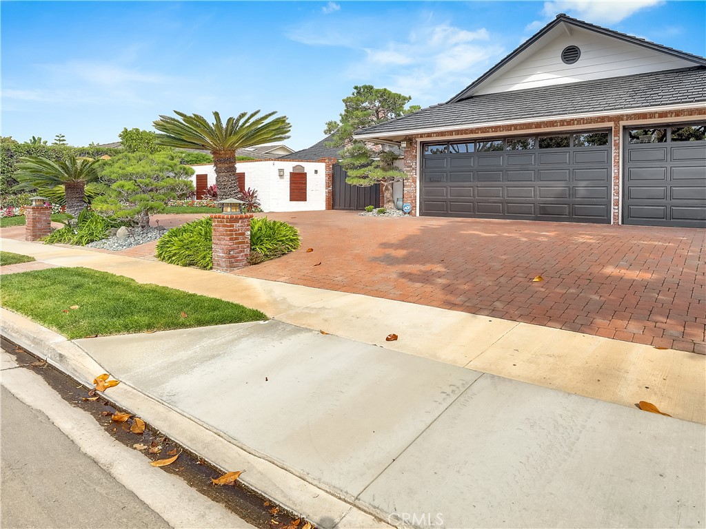 1542 Santiago Drive