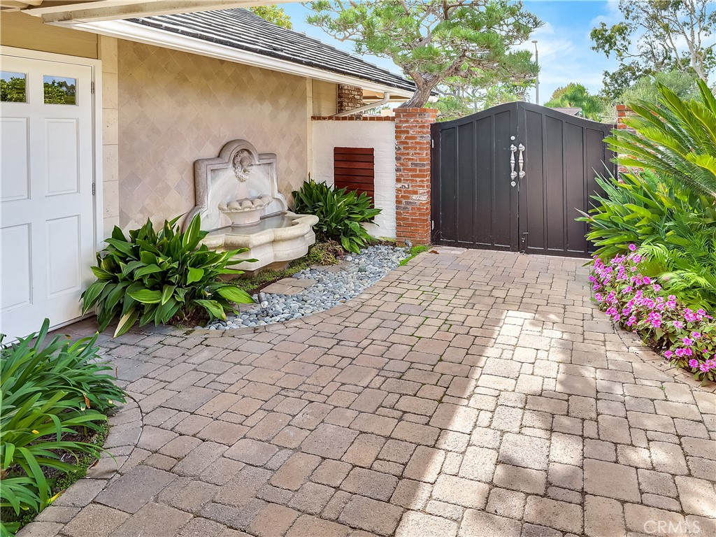 1542 Santiago Drive