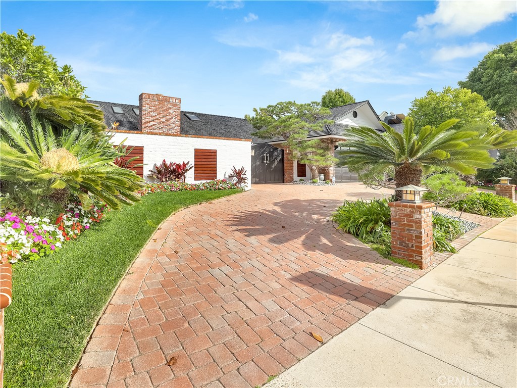 1542 Santiago Drive