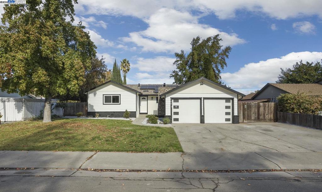 105 W Benjamin Holt Dr