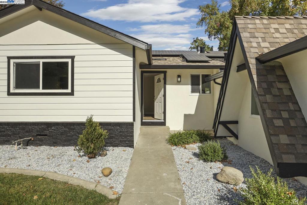 105 W Benjamin Holt Dr