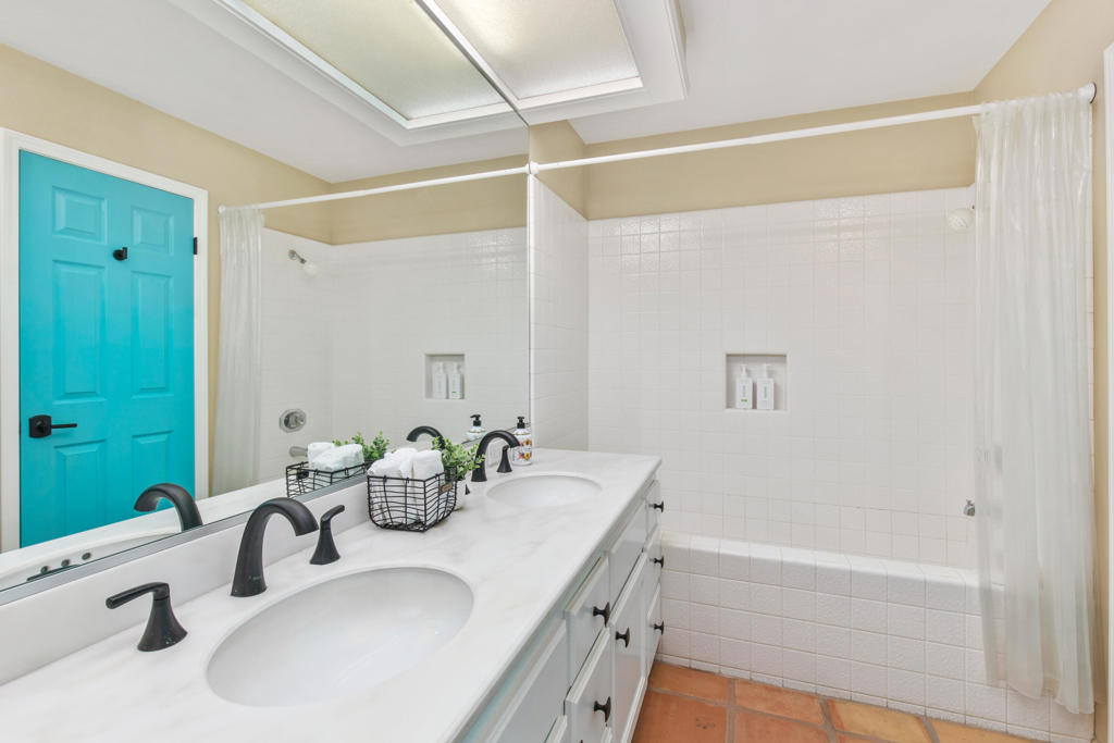 The Lakes Country Cl - Residential