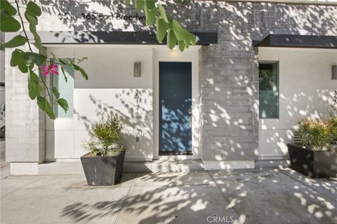 Photo of 351 E Broadway, Long Beach, CA 90802 (MLS # PW25247282) Photo of 351 E Broadway, Long Beach, CA 90802 (MLS # PW25247282)