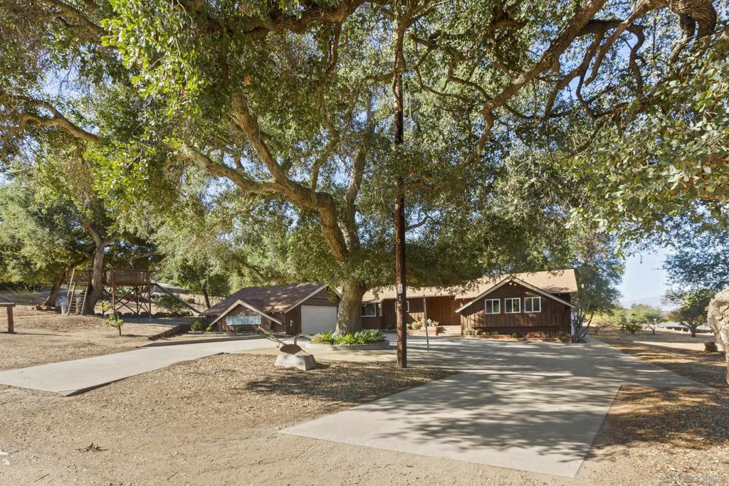 15985 87 Wood Valley Trail