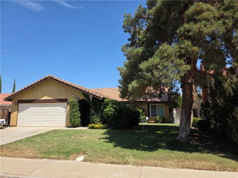 Photo of 527 Curve CIR, Lancaster, CA 93535 (MLS # SR26176600)
