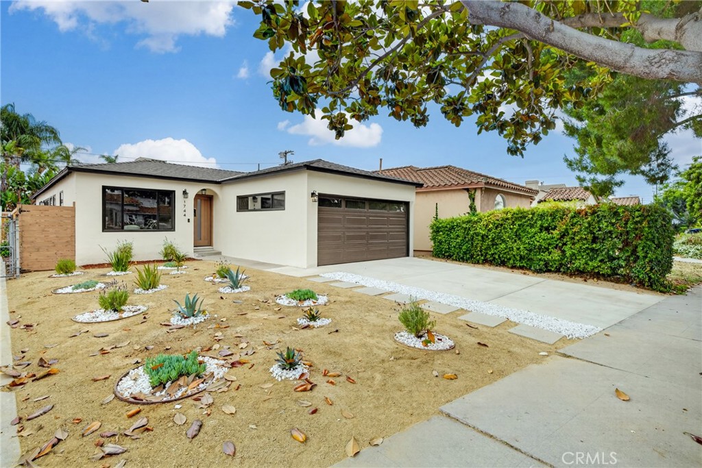 1744 S Genesee