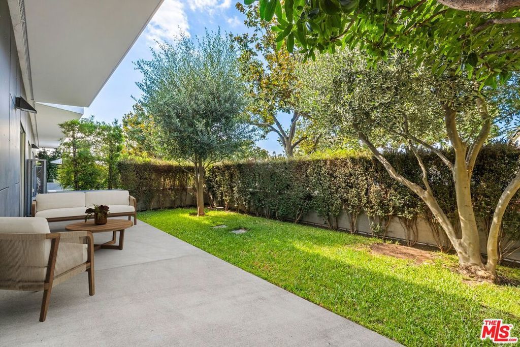 Photo of 1433 14th Street #1, Santa Monica, CA 90404 (MLS # 25620437)