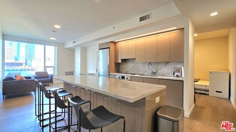 Photo of 1050 S Grand Avenue #1008, Los Angeles, CA 90015 (MLS # 26104345)