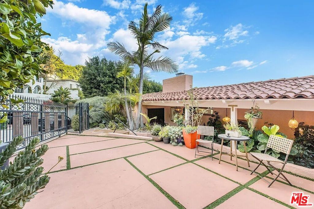 1641 N Crescent Heights Boulevard