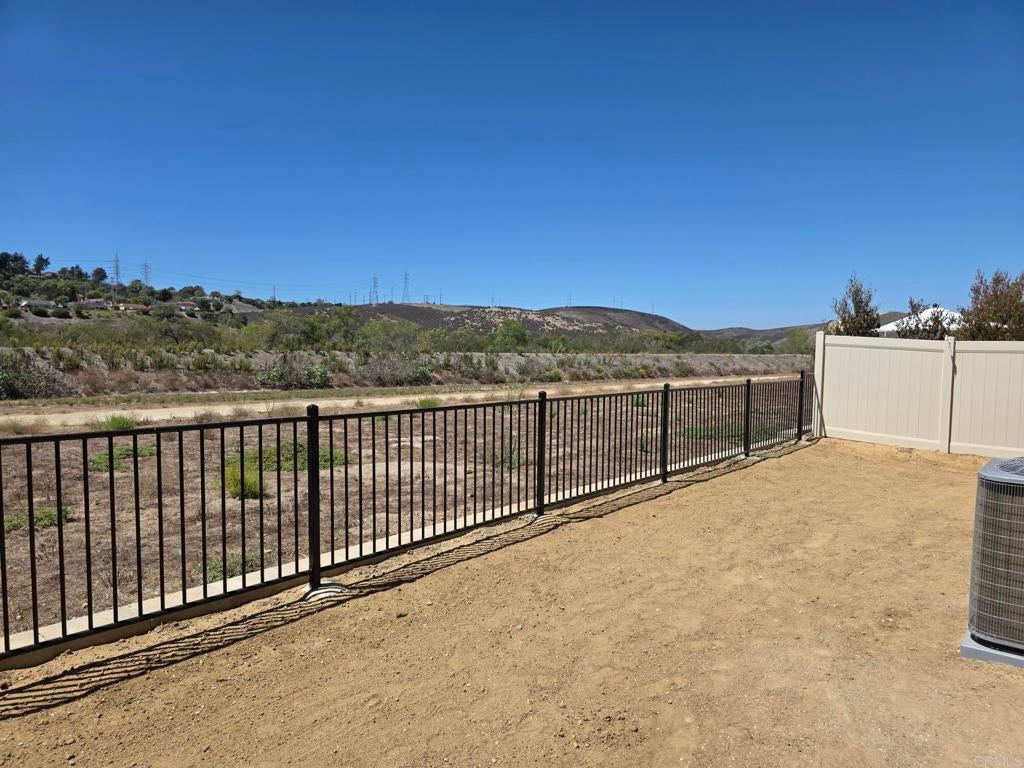 725 Kingbird Loop, Oceanside CA 92058