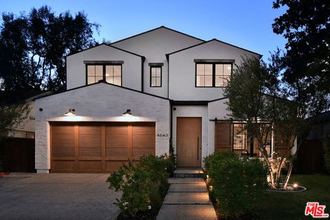 Photo of 4243 Beeman Avenue, Studio City, CA 91604 (MLS # 26654699)