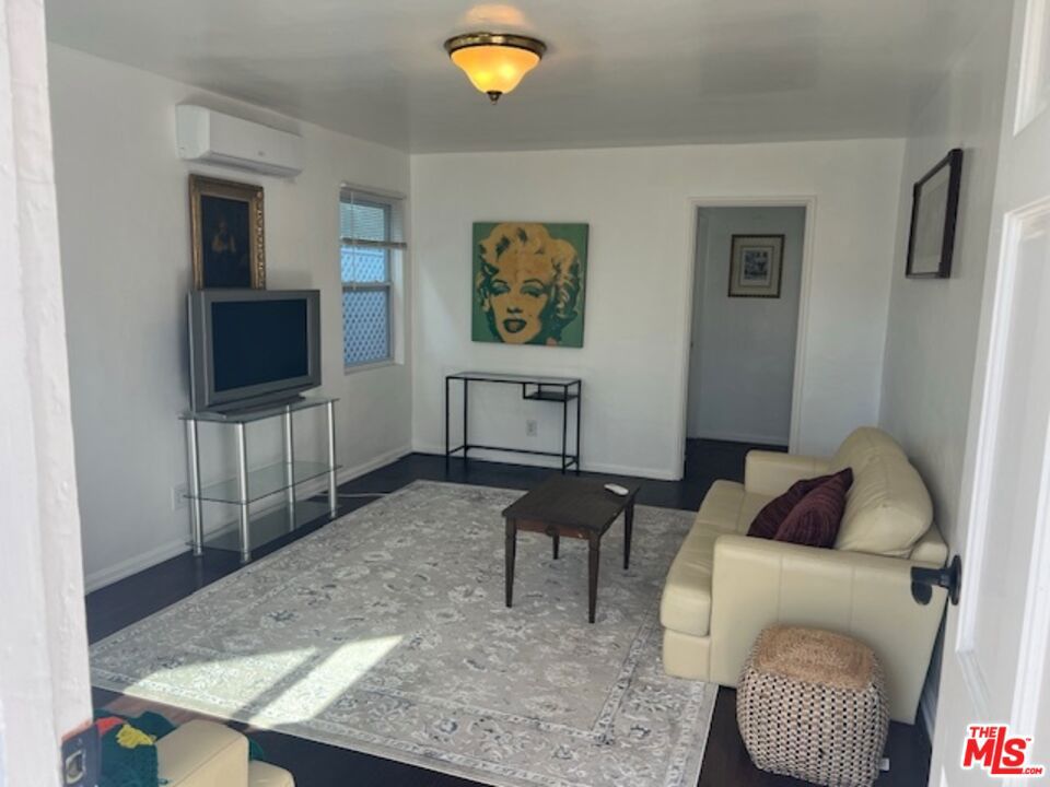 2575 S Barrington Avenue