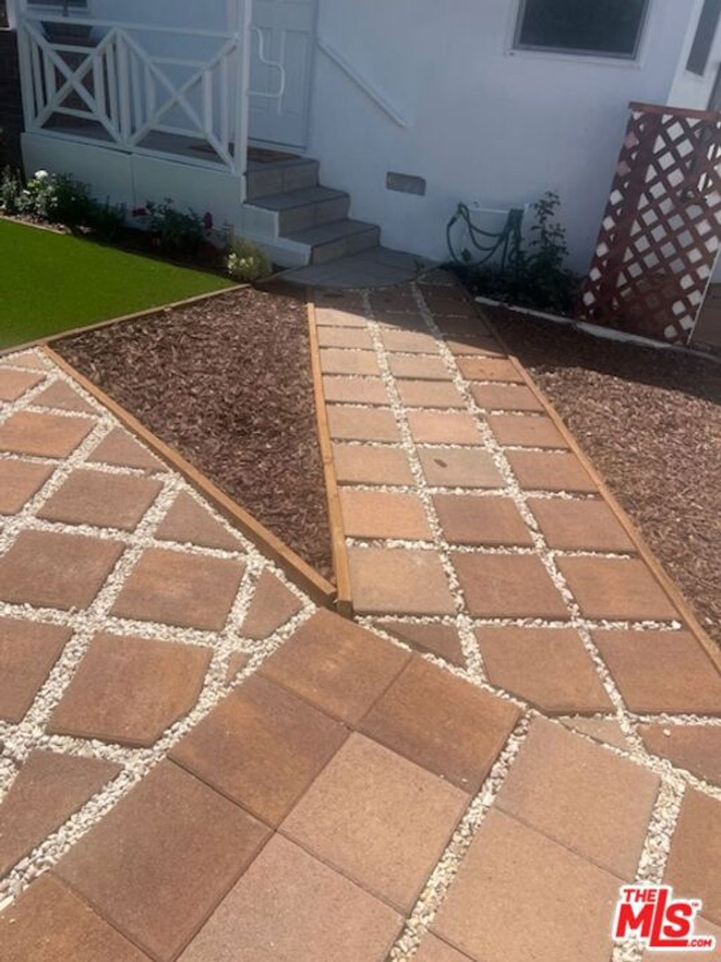 Photo of 2575 S Barrington Avenue, Los Angeles, CA 90064 (MLS # 26670529)