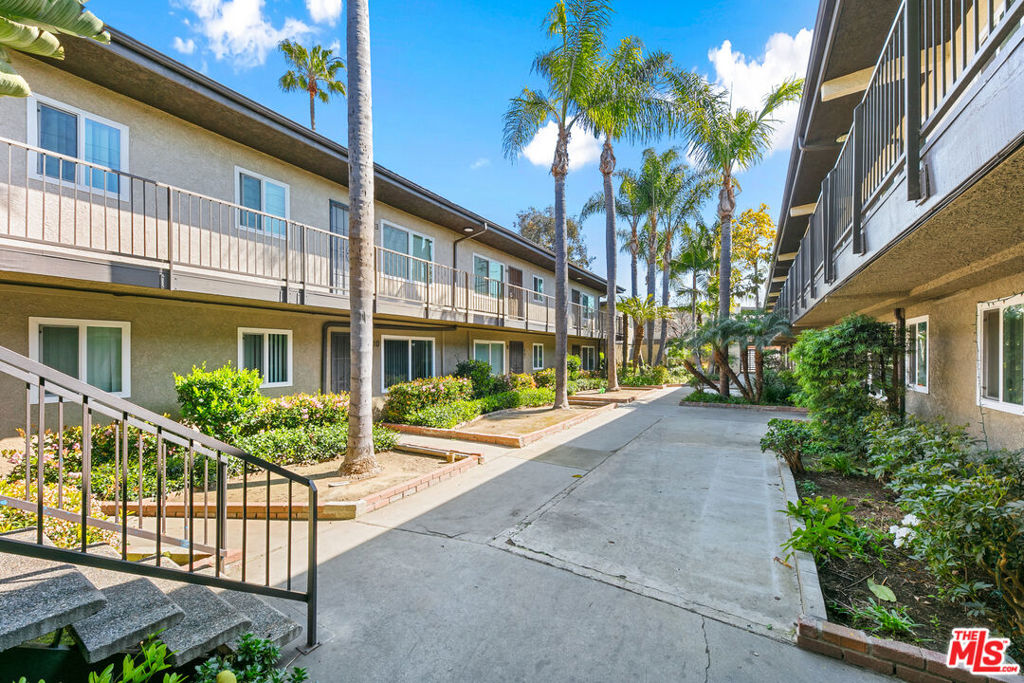 3351 Marine Avenue
