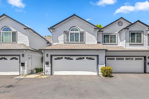 Photo of 141 Orchard Oak Circle, Campbell, CA 95008 (MLS # ML82047732)