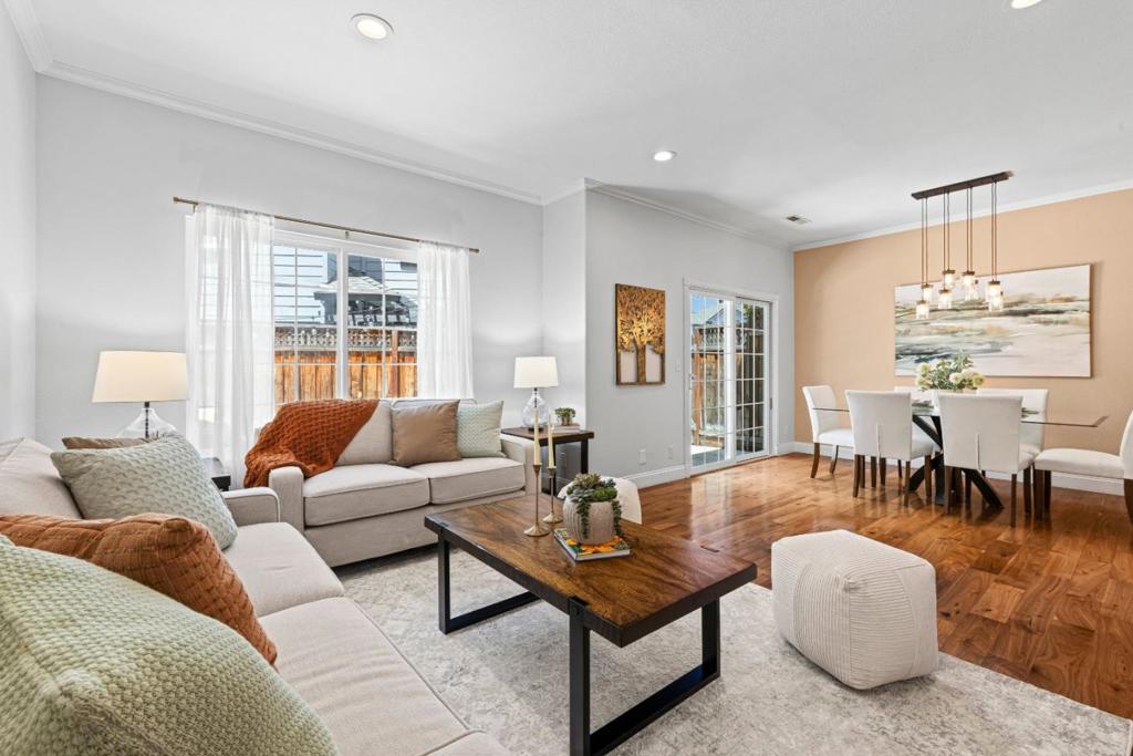 141 Orchard Oak Circle